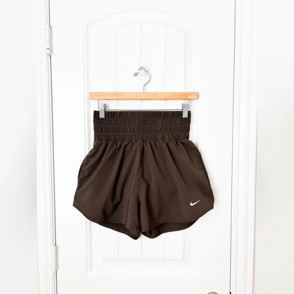 Nike Women’s One Dri-Fit Ultra High Waisted 3” Brown Shorts Size Small - Picture 5 of 6